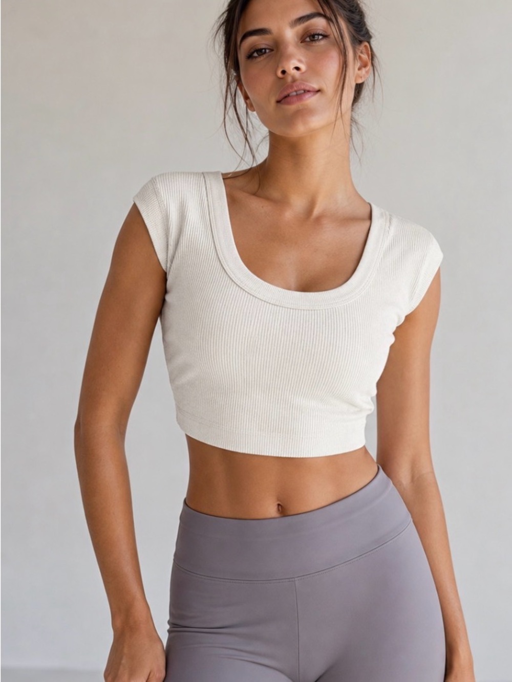 Alo Women’s Scoop Neck Ribbed Crop Top - Cream medium